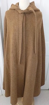 Vintage Cape w Hood Natalie Green by Bert Newman 100% Wool Button Down One Size - Image 1 of 4