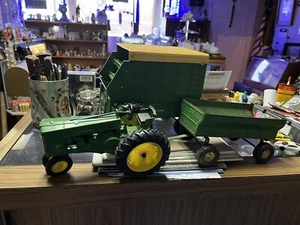 John Deer toys - Picture 1 of 8