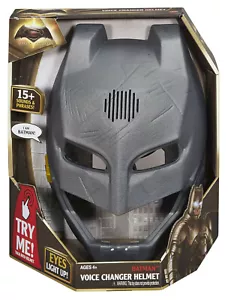 Casco Batman vs Superman: L'alba della giustizia Batman cambia voce - Foto 1 di 9