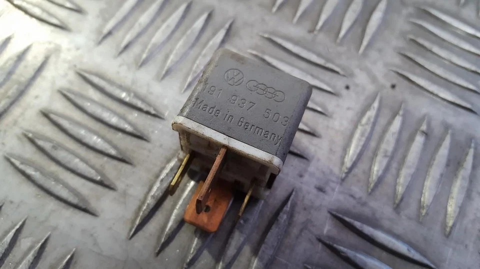 Volkswagen Golf 1994 Relay module 191907503, 18 #394396-82 - Изображение 1 из 1