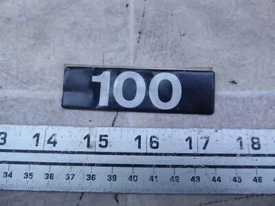 Kawasaki KE100 1978 Enduro K767-1) 100 escape escudo térmico emblema insignia Foto 1 de 4