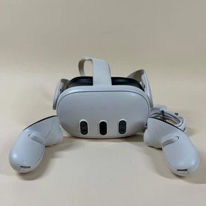 Broken Meta Quest 3 128GB Standalone All-in-One VR Headset S3A Cracked Camera - Picture 1 of 10