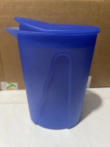 TUPPERWARE Impressions 1 Ltr  1 Qt Quart 33 Oz BLUE Pitcher Rock Top To Close - Picture 1 of 18