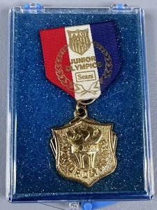 1970-1980s Vintage Junior Olympics Medal AAU Torch Flame Gold Medal With Case - Picture 1 of 3