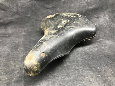 Ancienne selle de vélo en caoutchouc vulcanisé vieux cycle deux roues vintage - Photo 1/4