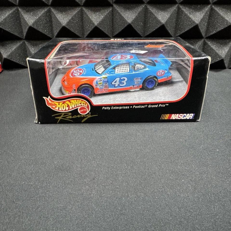 De colección 1998 Hot Wheels Nascar #44 Richard Petty escala 1/43 Foto 1 de 4