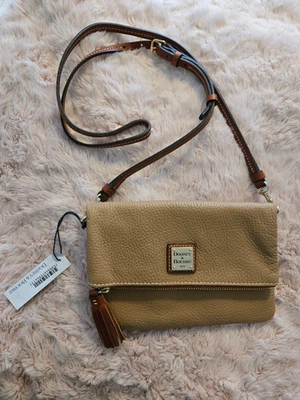 Bolso sin asas Dooney & Bourke Bronceado Guijarro Ltr Imán Plegable Cremallera Foto 1 de 4