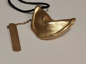 Colgante dorado vintage galleta de la fortuna de Mariam Haskell - Imagen 1 de 8