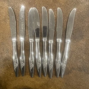 Oneida Lasting Rose 8 Butter Knife Knives Stainless Flatware Oneidacraft Deluxe - Picture 1 of 9