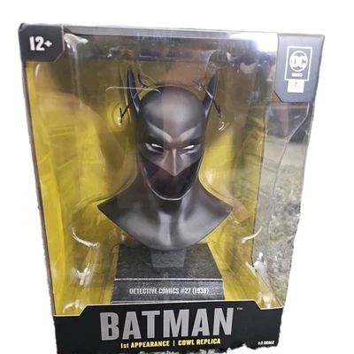 Réplica de utilería directa de DC Batman Detective Comics #27 primera aparición capucha escala 1:3 Foto 1 de 4