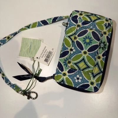 VERA BRADLEY ZIP AROUND WRISTLET PHONE WALLET GREEN BLUE DAISY DAISY 5.5X3.5 - Image 1 of 4