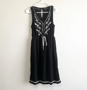 Vestido para mujer Lucky Brand bordado sin mangas con cordón cintura negro talla pequeña - Imagen 1 de 4