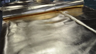 Lados metálicos de cuero dorado/hecho en EE. UU. Foto 1 de 3