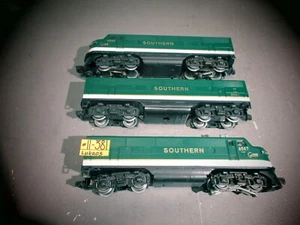 LIONEL #8566/67/8661 SOUTHERN F-3 ABA DIESELS LOCOMOTIVS TESTED RUNS VERY VELL. - Picture 1 of 11
