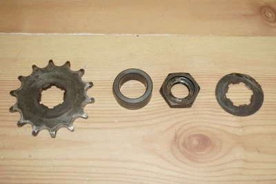 1977 Yamaha IT400 IT 400 14T передняя стойка звездочка гайка воротник 90179-18020-00 - Изображение 1 из 4