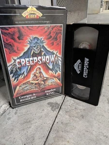 CREEPSHOW  ... GEORGE A. ROMERO, STEPHEN KING   ... ÉDITION Hollywood … VHS 1983 - Foto 1 di 1
