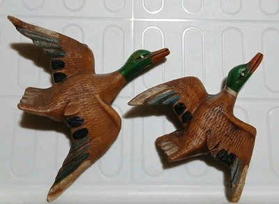 2 Patos Voladores Miniatura Pintados a Mano Pájaros Mallardo Resina Colgante Deportes Caza Foto 1 de 4