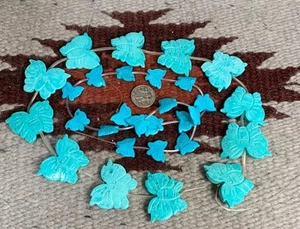 2 fili perline intagliate colore turchese Howlite forma farfalla/(t764d-w4) - Foto 1 di 2