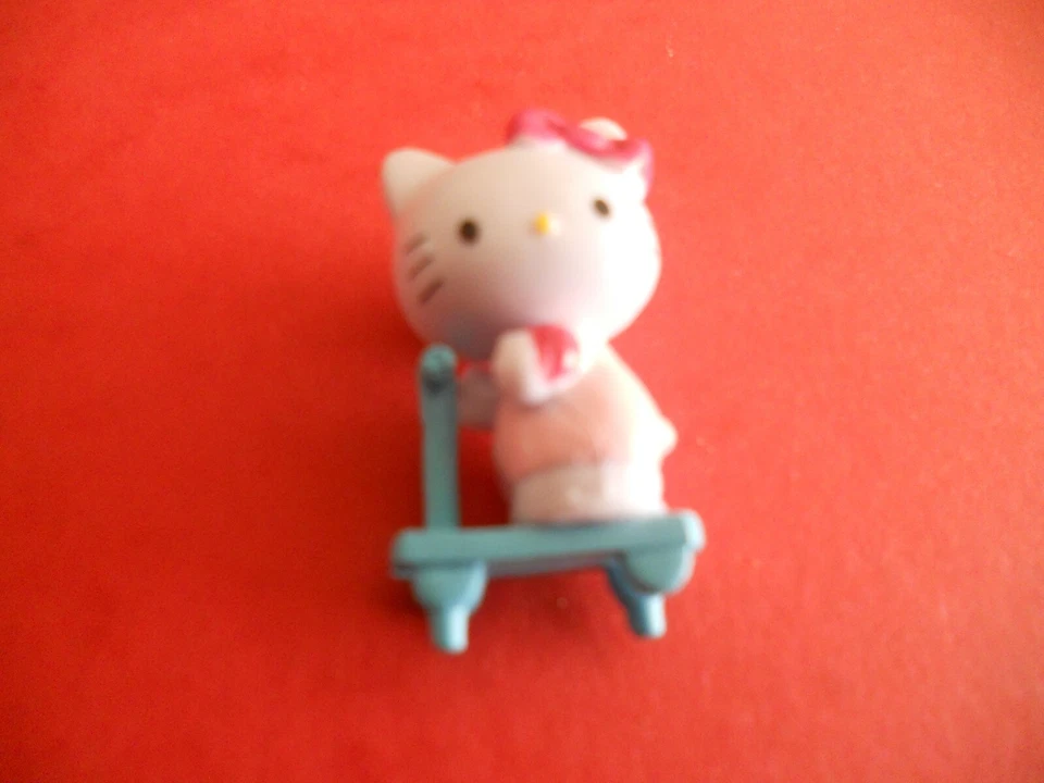 Figurine Hello Kitty 3.5 cm (12) - Photo 1/1