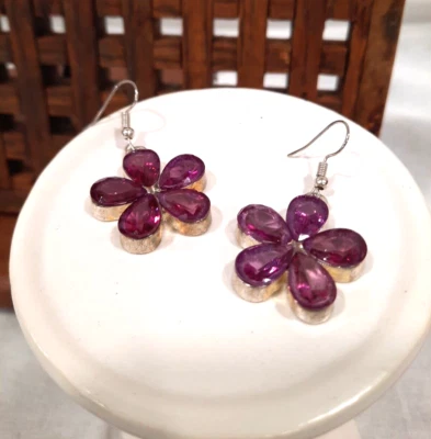 Amethyst colored Earrings Flower Daisy's Faceted Purple Glass Pierced - Image 1 of 4