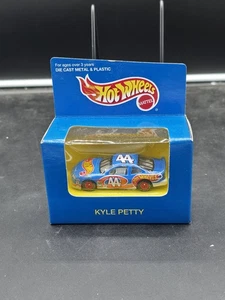 1996 Hot Wheels Mattel #44 Kyle Petty 1:64 Blue Pontiac Grand Prix Die Cast NOS - Picture 1 of 2