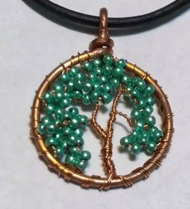 Collar/colgante hecho a mano con cuentas del árbol de la vida con cable de cuero  - Imagen 1 de 9