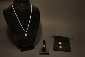 Set completo di gioielli da donna in argento sterling 925 massiccio catena, orecchini, anello, ciondolo - Foto 1 di 17
