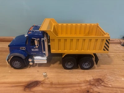 Camión de volteo Bruder 02815 Mack 2007 de granito juguete grande escala 1:16 construcción de 21 pulgadas Foto 1 de 4