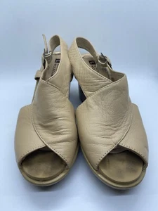 White Mountain Wedge Heel Shoes Beige Leather Upper Barbershop Women’s Size 6.5 - Picture 1 of 6