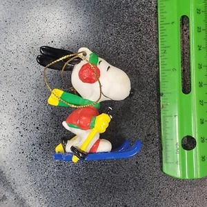 Hallmark Snoopy Skifahren Peanuts Figur Weihnachtsschmuck Urlaub 642L - Bild 1 von 2