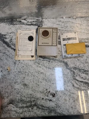 Auto-Flo Humidistat Cat. # 052000 | 2E453 (18D3) - Image 1 of 4