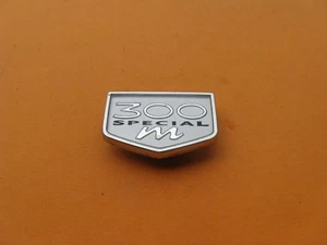 99 00 01 02 03 04 CHRYSLER 300 M SPECIAL SIDE FENDER EMBLEM LOGO SIGN USED 41768 - Picture 1 of 3