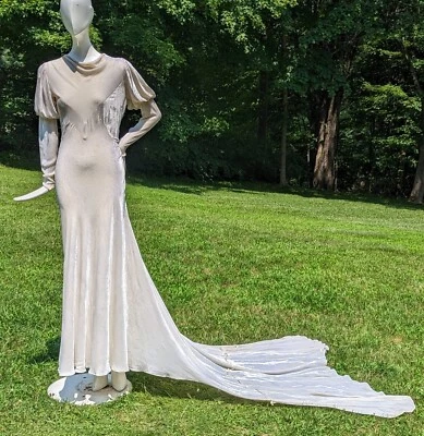 ELEGANT BRIDE 1930’S WHITE SILK VELVET WEDDING DRESS GOWN W LONG TRAIN - Image 1 of 4