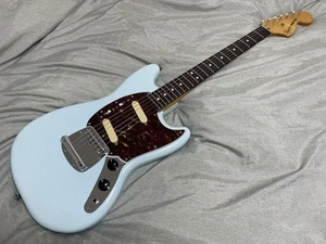 Guitare Fender Squier 2011 Mustang MOD manche droit grain instruments de musique - Photo 1/10