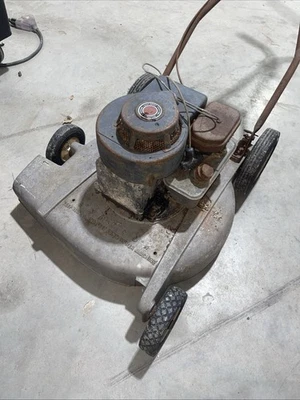 Cortacésped de empuje vintage Lawn-Boy Foto 1 de 4