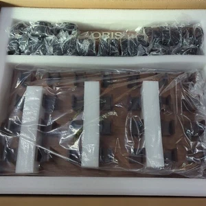 Oris Swiss grande display basso per orologi - 28 unità - 29,5x16" - noce - nuovo con scatola! - Foto 1 di 6