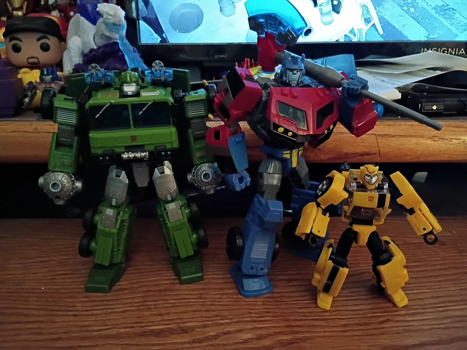 Transformers Legacy Lote De 3 Figuras Animadas Optimus Bumblebee And Bulkhead - Imagem 1 de 1