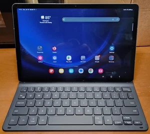 Samsung SM-X510 Galaxy Tab S9 FE | 128GB | WiFi | w/ Keyboard Case | Bundle - Afbeelding 1 van 3