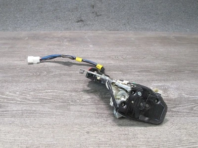 Atuador de trava de porta traseira direita 98-00 LEXUS UCF20L LS400 FABRICANTE DE EQUIPAMENTO ORIGINAL - Imagem 1 de 4