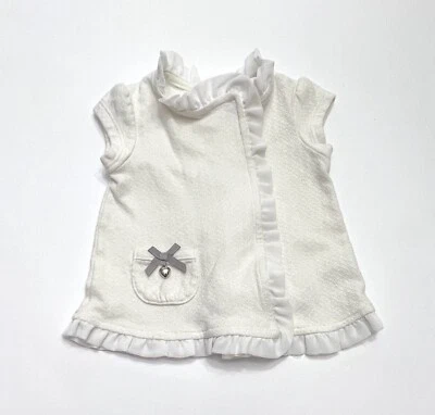 Vestido crema Piper And Posie. Talla 3-6 meses. Corazón y arco en bolsillo suave. Usado en excelente estado Foto 1 de 4