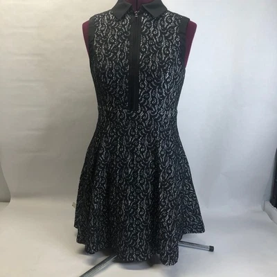 Mini Vestido Betsey Johnson Negro Encaje Ajuste y Acampanado Sin Mangas Talla 4 Foto 1 de 4
