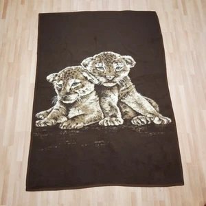 Coperta San Marcos reversibile 57 x 78 sintetica leopardo cuccioli di ghepardo marrone/beige - Foto 1 di 8