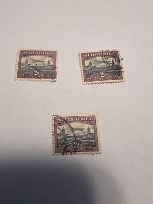 LOTE RARO VINTAGE DE 3 SELOS ROXOS SUID AFRIKA GOVT BUILDING 2D (ERRO) - Imagem 1 de 4