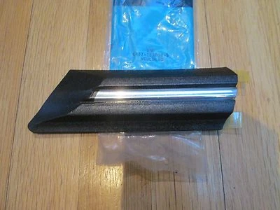 FORD TEMPO 1984 GUARDABARROS DELANTERO MOLDEADO DERECHO E43Z-16A038-B nuevo de lote Foto 1 de 2