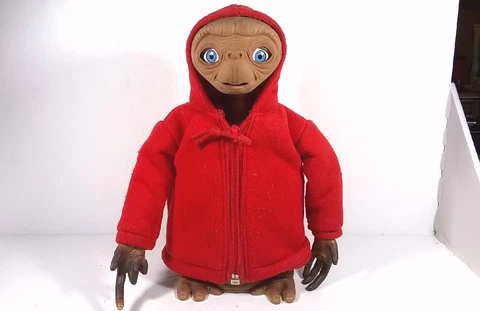 VINTAGE E.T. THE  EXTRA TERRESTRIAL INTERACTIVE TALKING DOLL WORKS (VIDEO) Cover