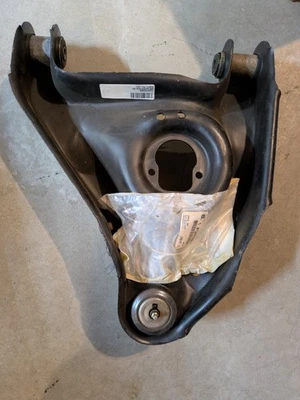 S-10 G-body Left Lower Control Arm GM 12470309 NOS - Image 1 of 4