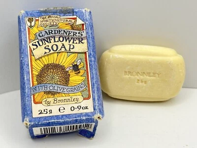 Jabón de girasol Bronnley Gardener’s The Royal Horticultural Society con grano de oliva Foto 1 de 2