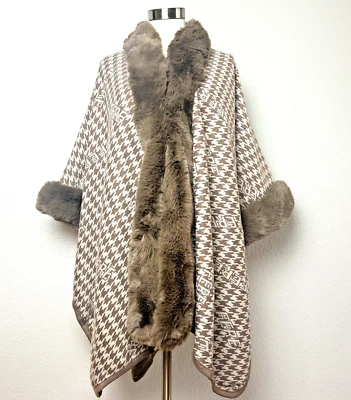 Poncho Capa Chal Abrigo Mujer Piel Sintética Borde Tostado/Beige Perros Estampado de Dientes O/S Foto 1 de 4