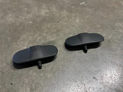 Par de boquillas de limpiaparabrisas OEM 9532 2009 2010 2011 2012 AUDI A3 Foto 1 de 4