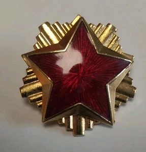 Yugoslavian Red Star Officers Cap Badge Tito's Era Aurometal Subotica - Bild 1 von 3